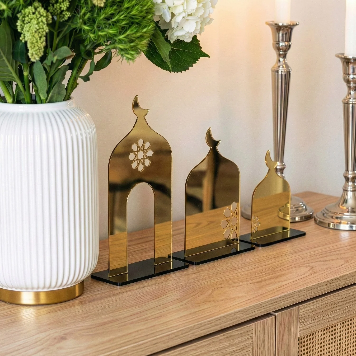 Three-Piece Set Acrylic Mosque Silhouette Stand – Modern Islamic Table Decor & Ramadan Gift