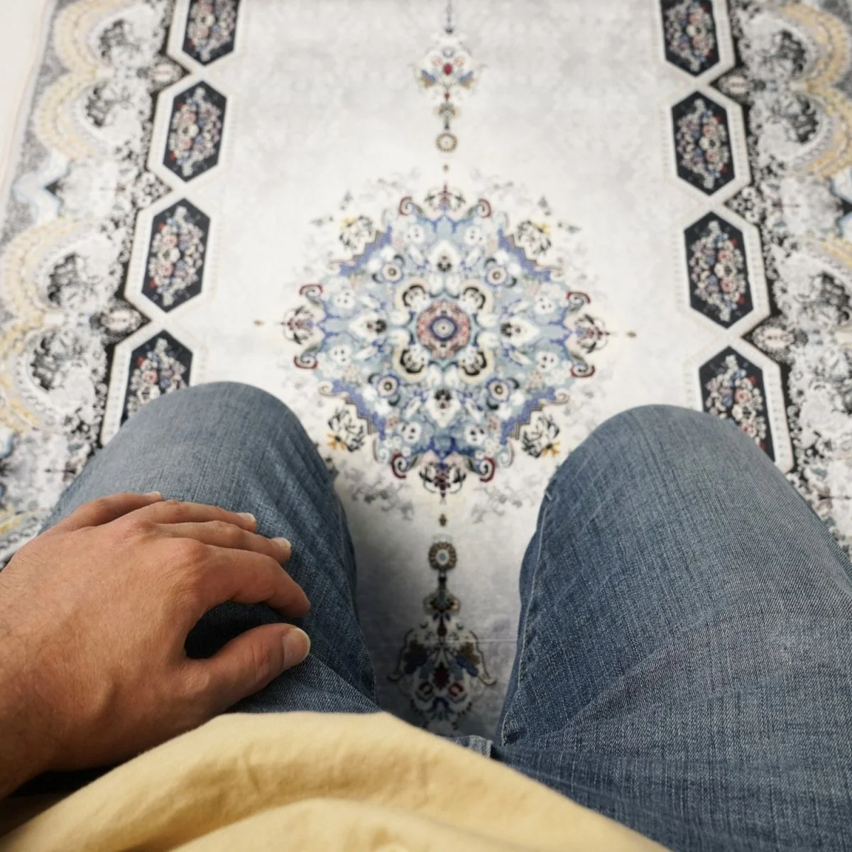 Muslim Prayer Mat - White & Gold Intricate Patterns - Image 4