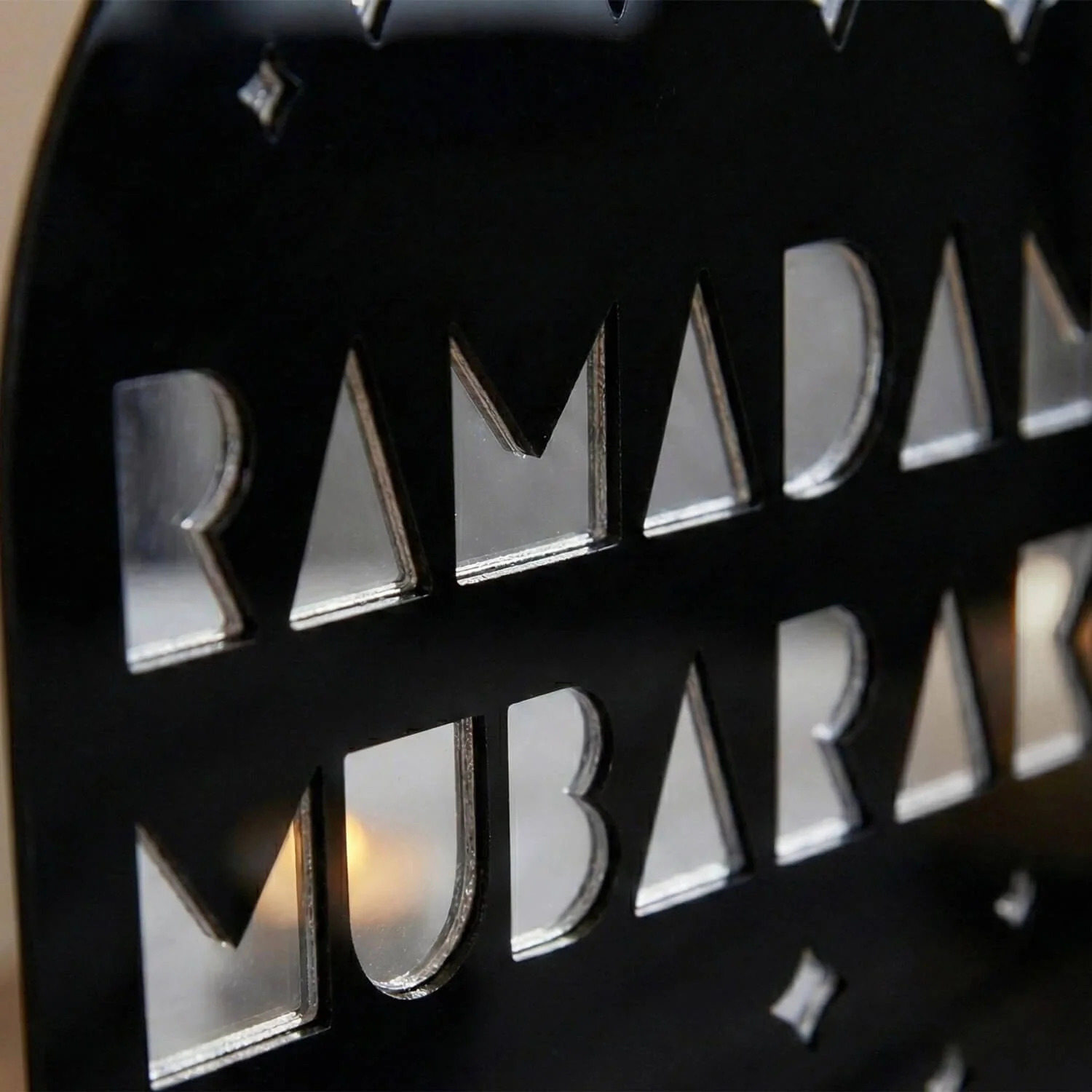 Personalized Ramadan Mubarak Stand – Cosmic Family Sign - Image 9