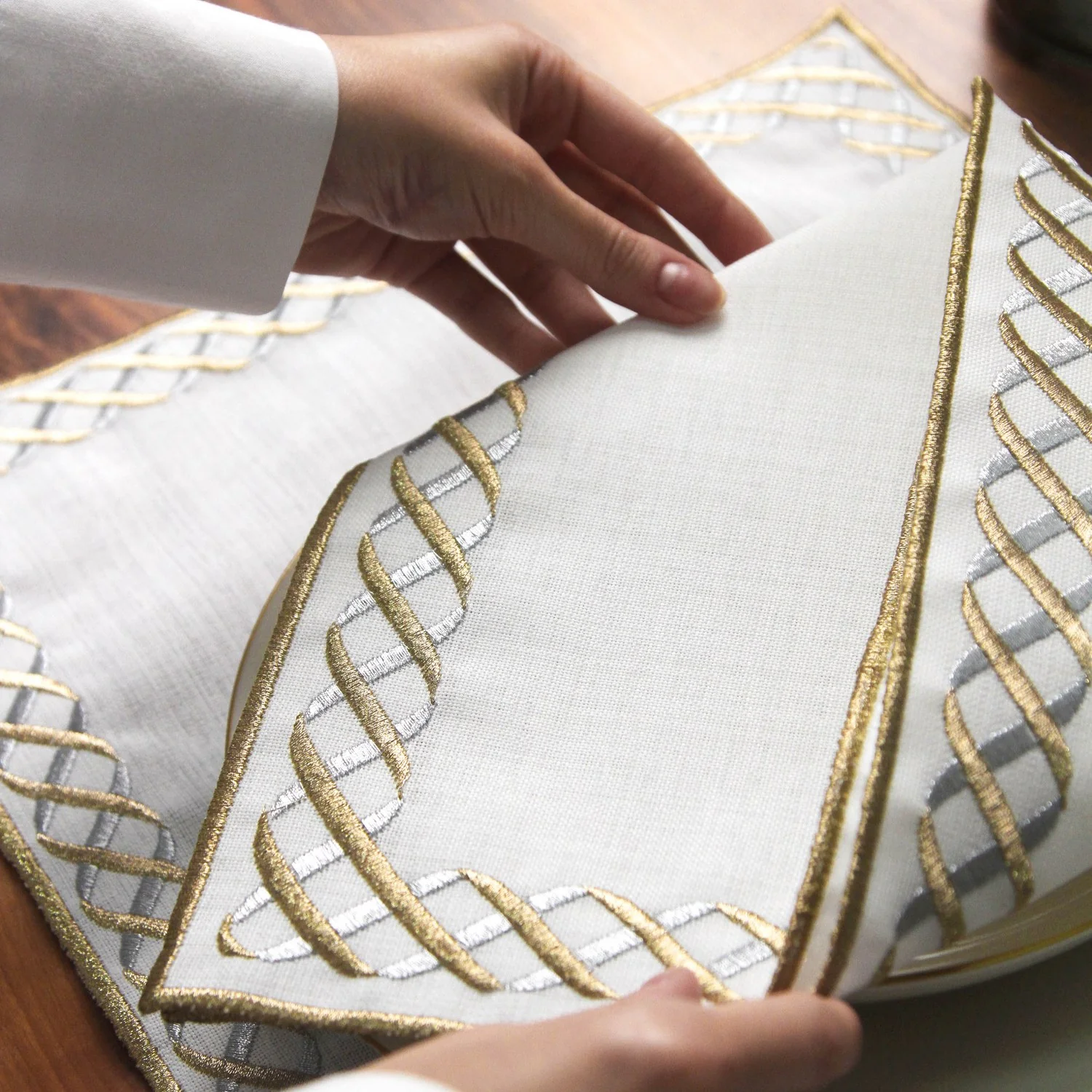 Ramadan Dining Set Eternal Weave Interlocking Border for 6 Persons 24 Piece Set - Image 10