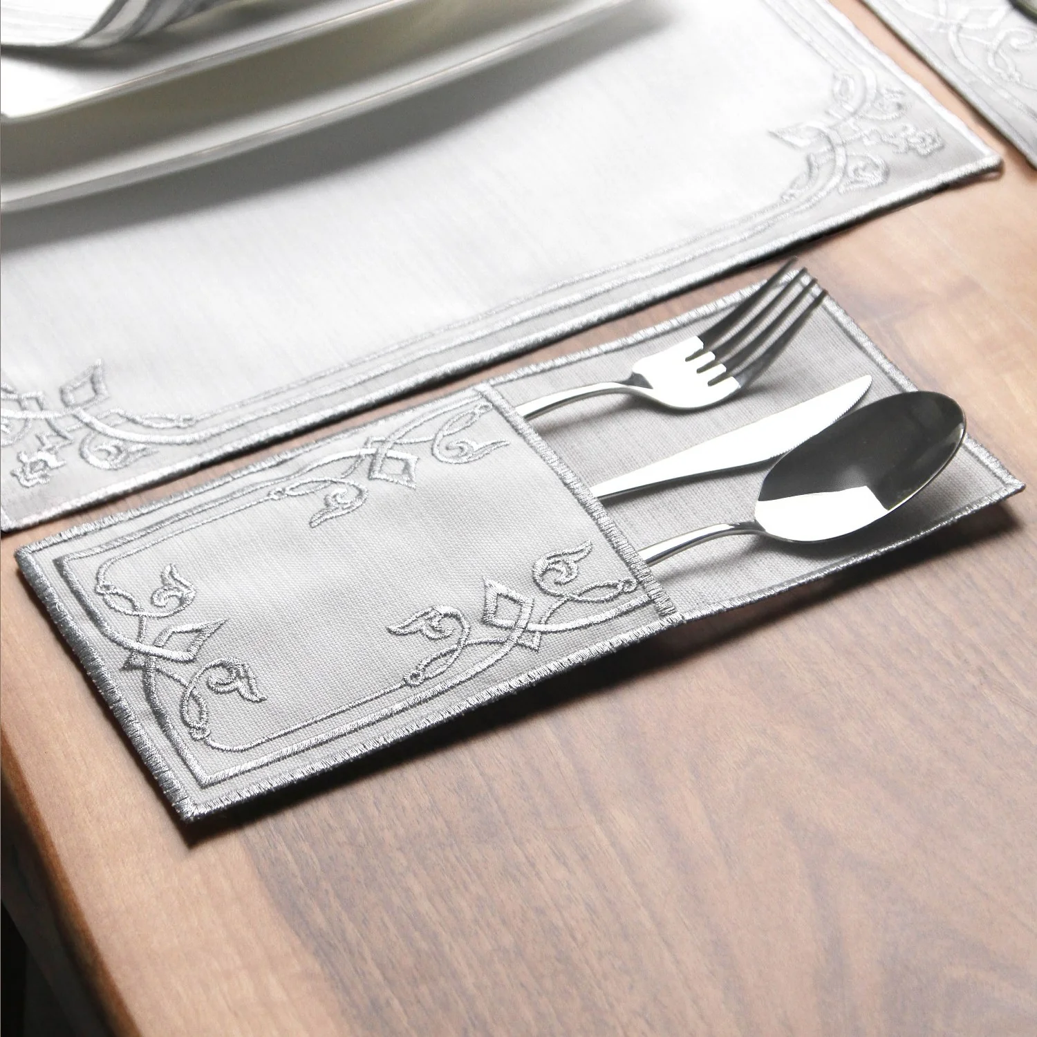 Ramadan Dining Set with Elegant Interlocking Scroll Border for 6 Persons 24 Piece Set - Image 15