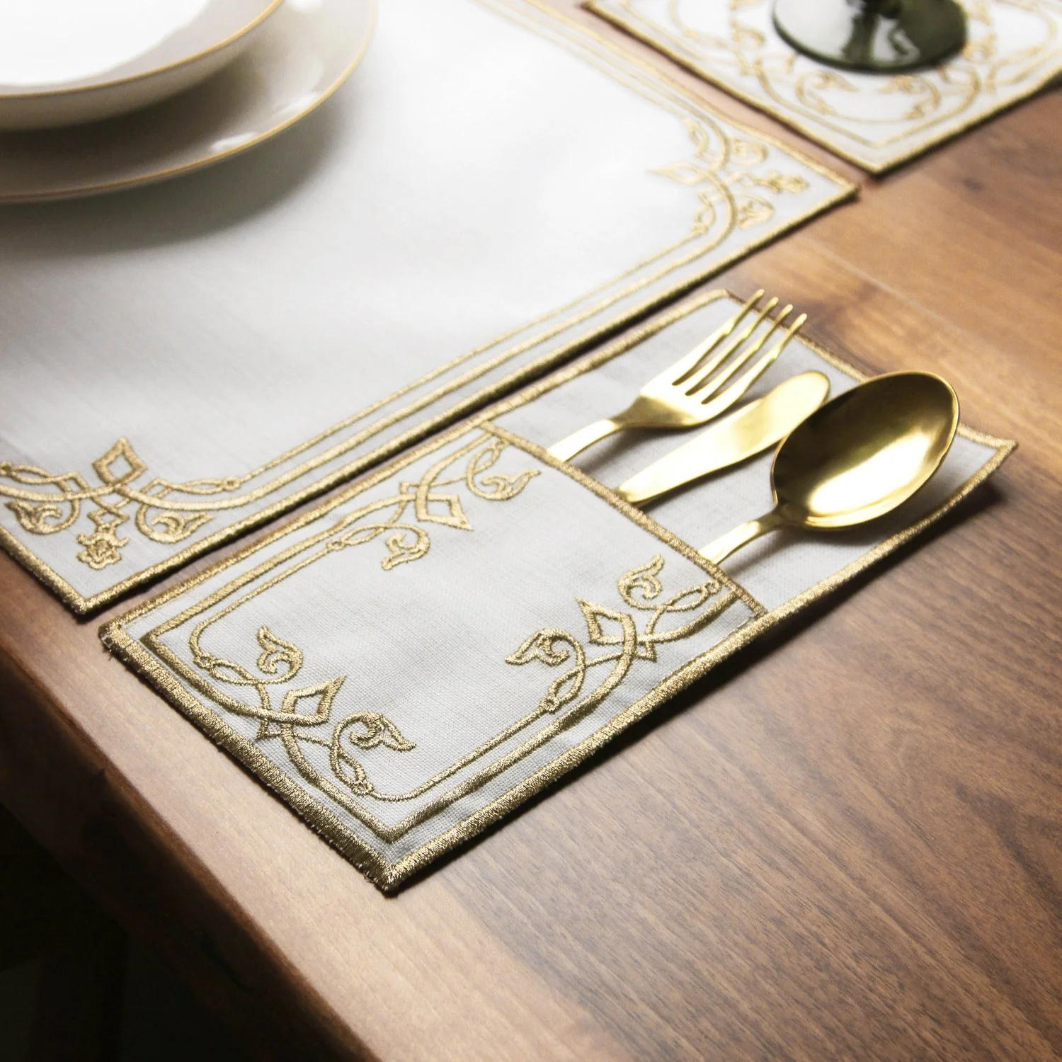 Ramadan Dining Set with Elegant Interlocking Scroll Border for 6 Persons 24 Piece Set - Image 5