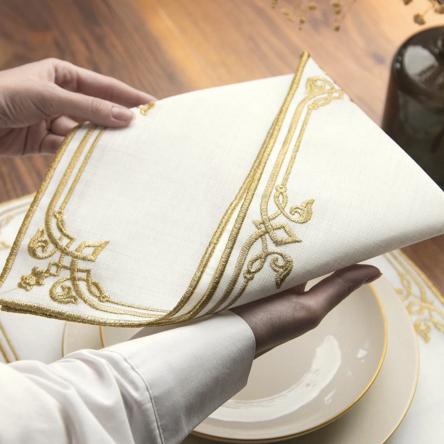 Ramadan Dining Set with Elegant Interlocking Scroll Border for 6 Persons 24 Piece Set - Image 6