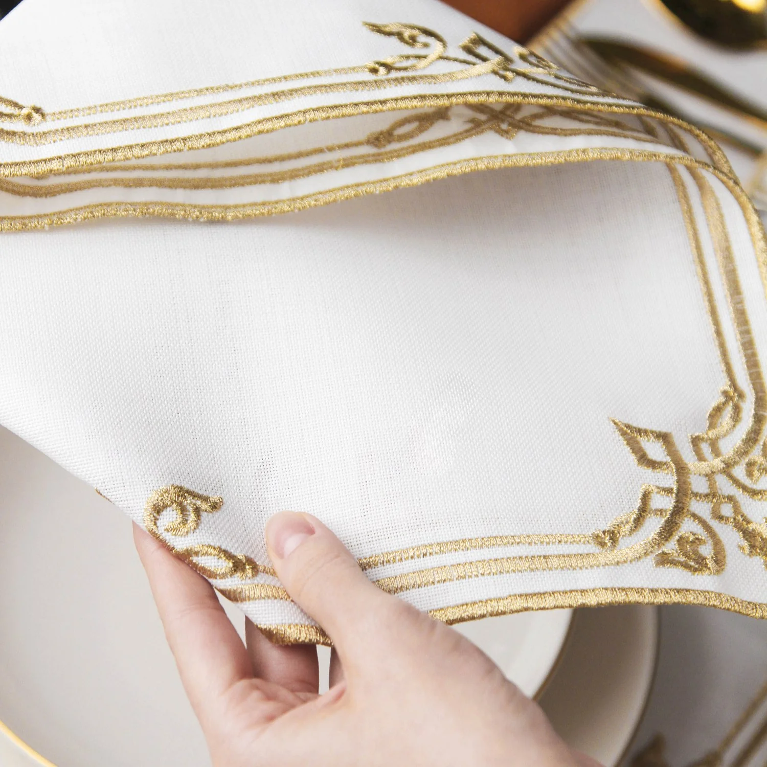 Ramadan Dining Set with Elegant Interlocking Scroll Border for 6 Persons 24 Piece Set - Image 9
