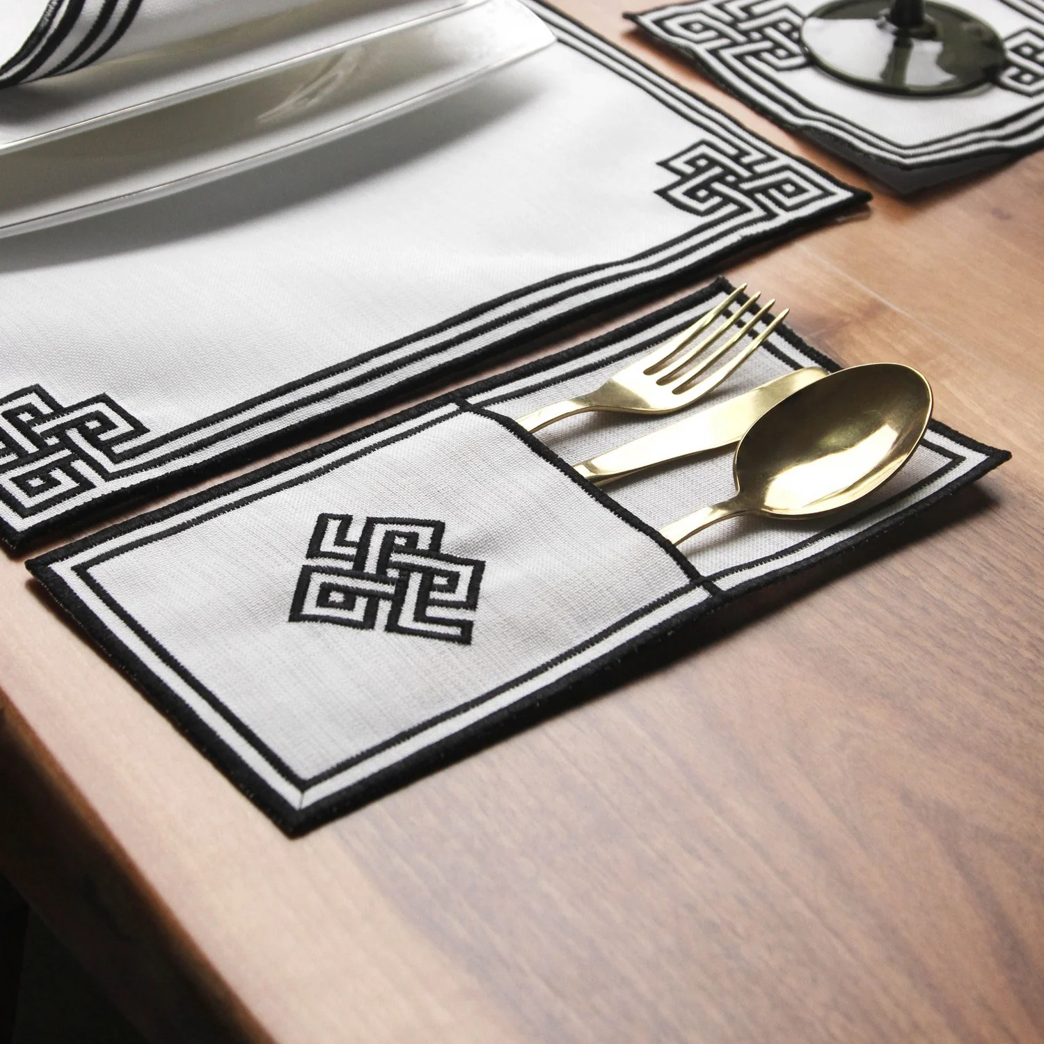 Ramadan Dining Set with Modern Geometric Meander Border for 6 Persons 24 Piece Set - Image 8